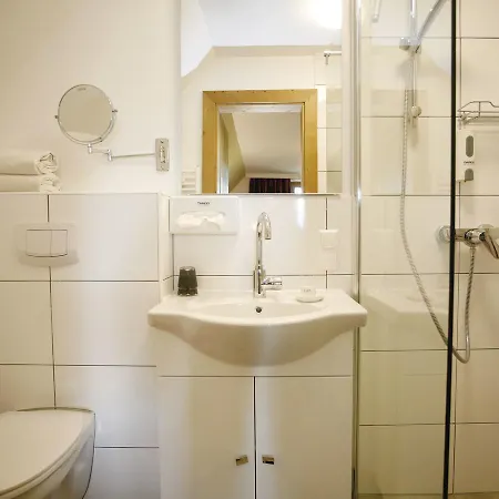 Han/Misafirhane Landgasthof Ploschenberg *